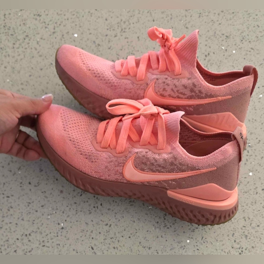 Nike - Picture 4 of 5